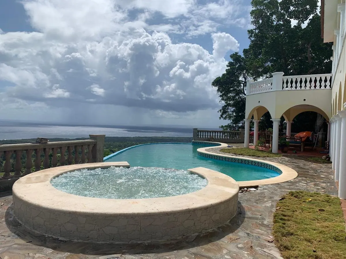 El Castillo Tropical Cabrera Dominikana