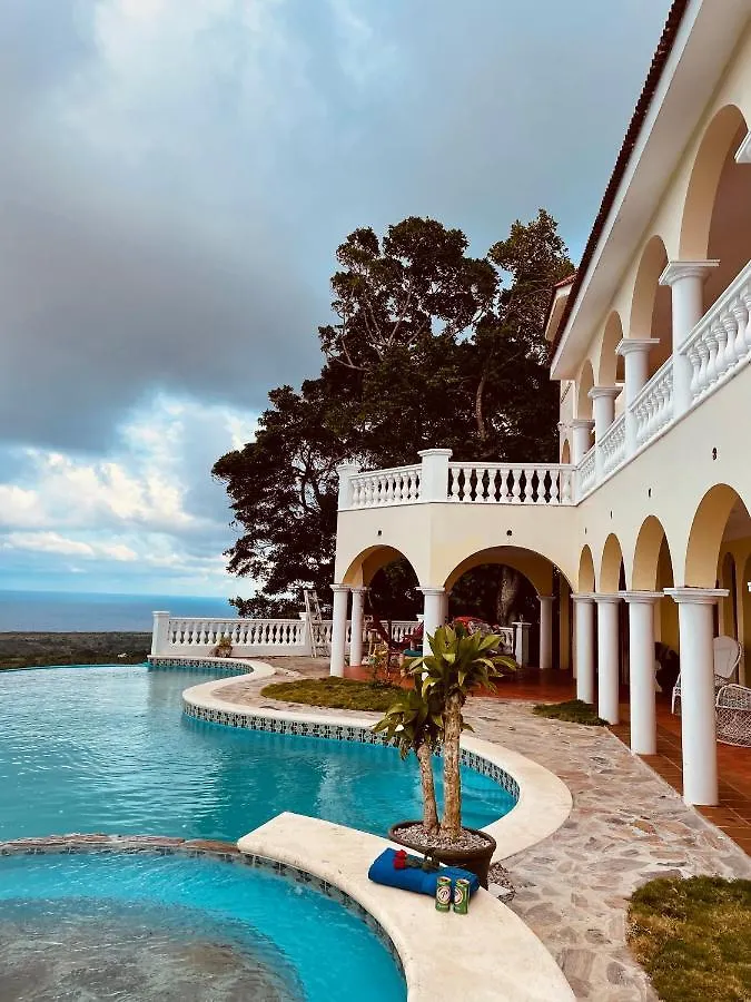 El Castillo Tropical Cabrera