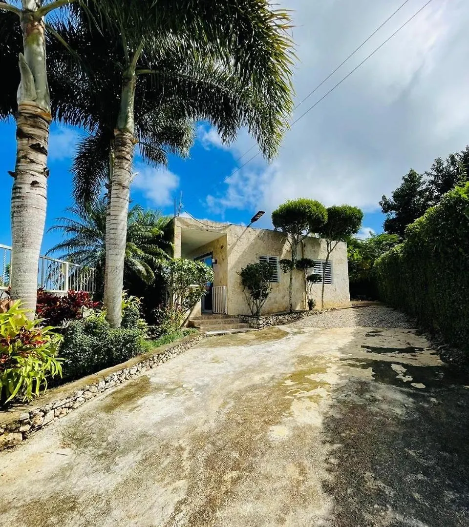 El Castillo Tropical Cabrera